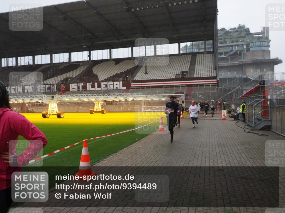 07.12.2025 - St. Pauli X-Mass-Run No. 15 Fabian Wolf http://msf.ph/oto/9394489 07.12.2025 10:25:30 Ziel 1247, 1631, 2029, 2680, 4118, 4119, 4121, 4162, 4164, 4201, 4202, 4204, 4284, 4372, 4373, 4445, 4482, 4485 meine-sportfotos.de