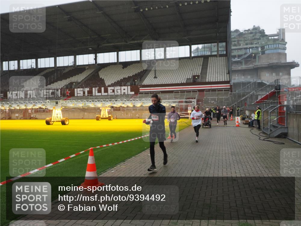 07.12.2025 - St. Pauli X-Mass-Run No. 15 Fabian Wolf http://msf.ph/oto/9394492 07.12.2025 10:25:31 Ziel 1247, 1631, 2029, 2680, 4118, 4119, 4121, 4162, 4164, 4201, 4202, 4204, 4284, 4372, 4373, 4445, 4482, 4485 meine-sportfotos.de