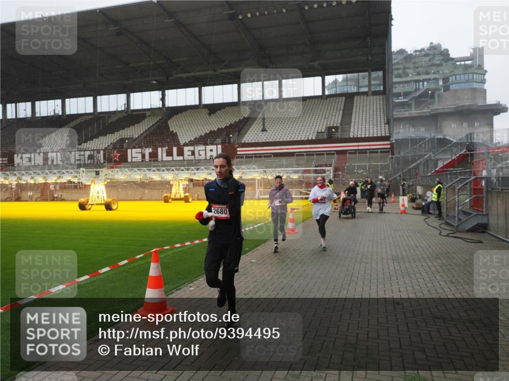 07.12.2025 - St. Pauli X-Mass-Run No. 15 Fabian Wolf http://msf.ph/oto/9394495 07.12.2025 10:25:32 Ziel 1247, 1631, 2029, 2680, 3742, 4118, 4119, 4121, 4162, 4164, 4201, 4202, 4204, 4284, 4372, 4373, 4445, 4482, 4485 meine-sportfotos.de