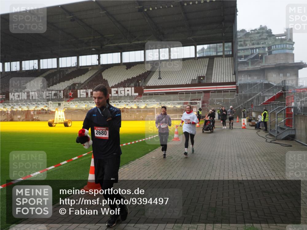07.12.2025 - St. Pauli X-Mass-Run No. 15 Fabian Wolf http://msf.ph/oto/9394497 07.12.2025 10:25:32 Ziel 1247, 1631, 2029, 2680, 3742, 4118, 4119, 4121, 4162, 4164, 4201, 4202, 4204, 4284, 4372, 4373, 4445, 4482, 4485 meine-sportfotos.de