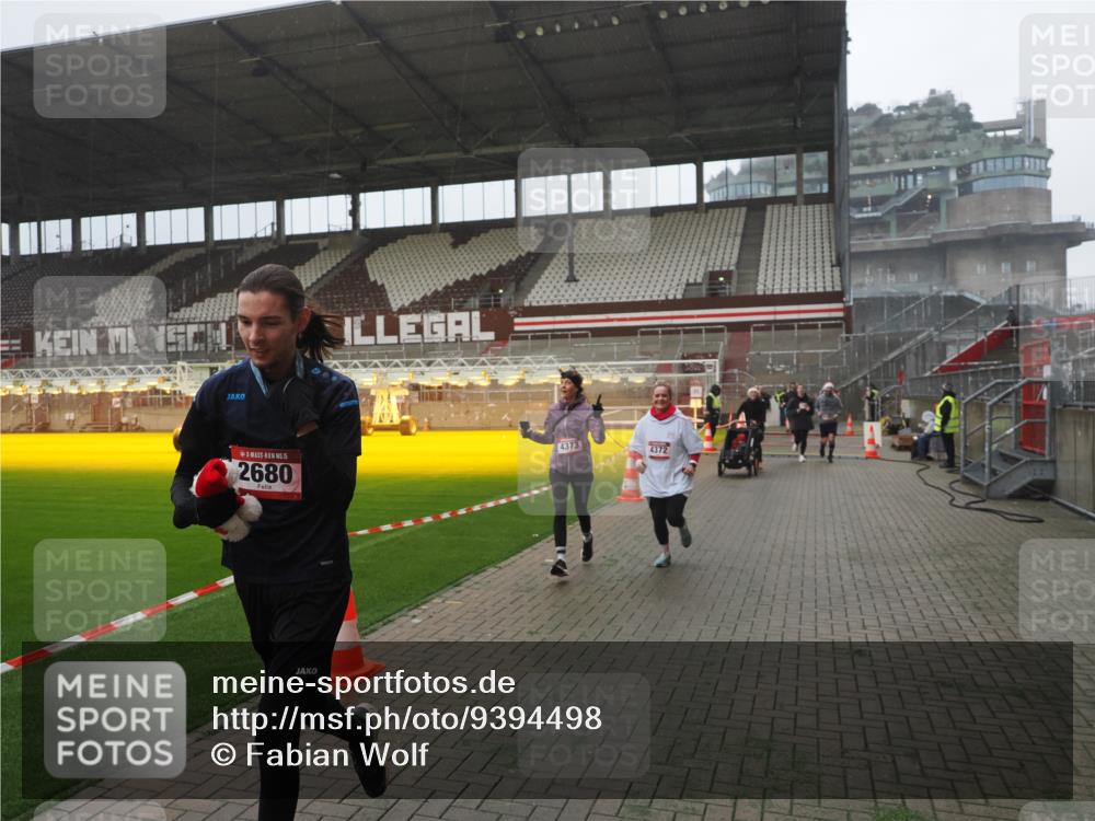 07.12.2025 - St. Pauli X-Mass-Run No. 15 Fabian Wolf http://msf.ph/oto/9394498 07.12.2025 10:25:33 Ziel 129, 404, 1247, 1631, 2029, 2680, 3742, 4118, 4119, 4121, 4162, 4164, 4201, 4202, 4204, 4284, 4372, 4373, 4445, 4482, 4485 meine-sportfotos.de