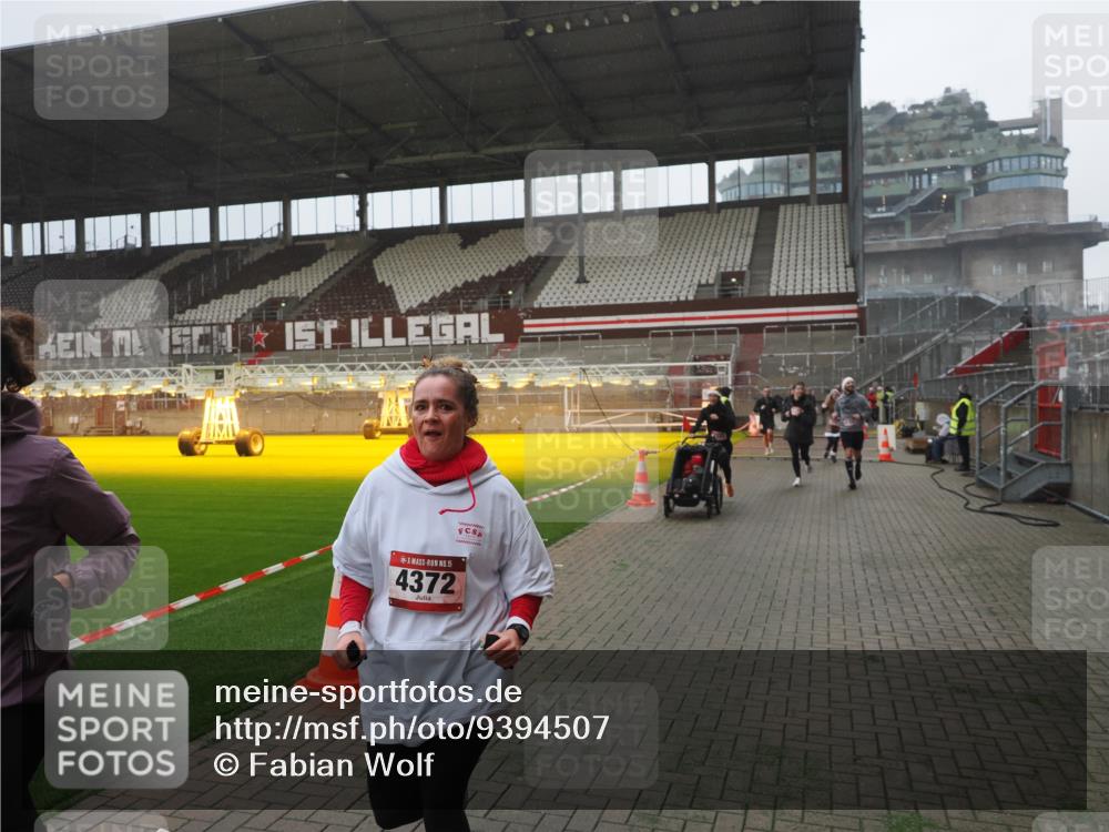 07.12.2025 - St. Pauli X-Mass-Run No. 15 Fabian Wolf http://msf.ph/oto/9394507 07.12.2025 10:25:34 Ziel 129, 404, 1247, 1631, 2029, 2680, 3742, 4118, 4119, 4121, 4162, 4164, 4202, 4284, 4372, 4373, 4445, 4482, 4485 meine-sportfotos.de