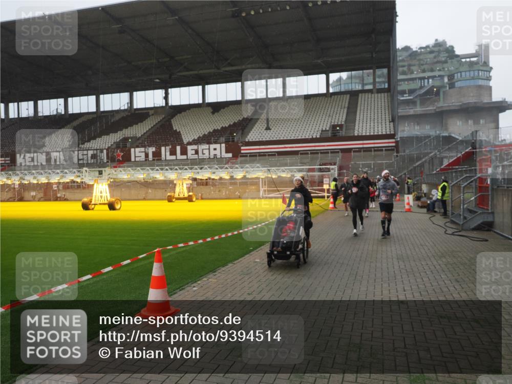 07.12.2025 - St. Pauli X-Mass-Run No. 15 Fabian Wolf http://msf.ph/oto/9394514 07.12.2025 10:25:36 Ziel 50, 129, 211, 404, 1069, 1247, 1631, 2029, 2680, 3742, 4162, 4164, 4202, 4372, 4373, 4445, 4482, 4485, 4501 meine-sportfotos.de