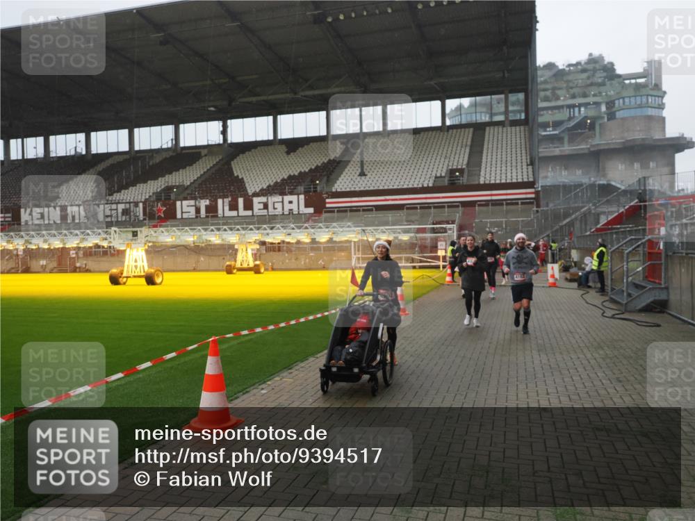 07.12.2025 - St. Pauli X-Mass-Run No. 15 Fabian Wolf http://msf.ph/oto/9394517 07.12.2025 10:25:36 Ziel 50, 129, 211, 404, 1069, 1247, 1631, 2029, 2680, 3742, 4162, 4164, 4202, 4372, 4373, 4445, 4482, 4485, 4501 meine-sportfotos.de