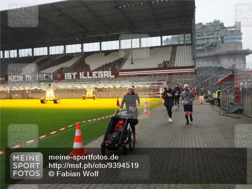 07.12.2025 - St. Pauli X-Mass-Run No. 15 Fabian Wolf http://msf.ph/oto/9394519 07.12.2025 10:25:37 Ziel 50, 129, 211, 404, 1069, 1247, 1631, 2029, 2680, 3742, 4162, 4164, 4202, 4372, 4373, 4445, 4501 meine-sportfotos.de