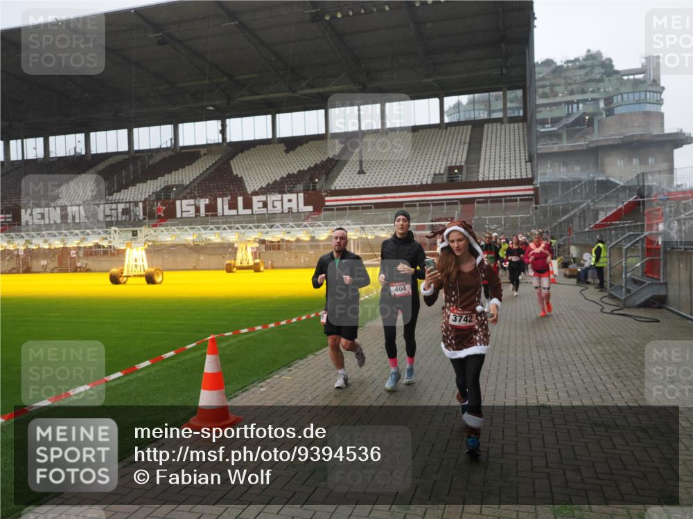 07.12.2025 - St. Pauli X-Mass-Run No. 15 Fabian Wolf http://msf.ph/oto/9394536 07.12.2025 10:25:40 Ziel 50, 129, 211, 369, 374, 387, 398, 404, 1069, 2104, 2680, 3742, 3779, 4162, 4164, 4202, 4372, 4373, 4501 meine-sportfotos.de