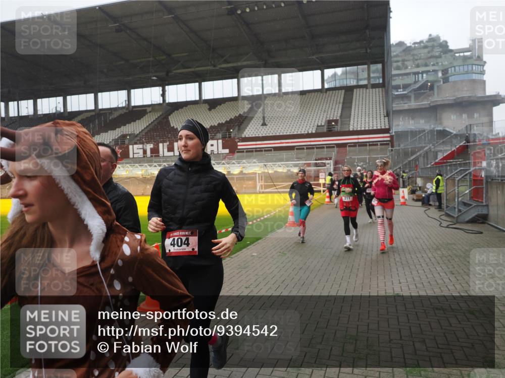 07.12.2025 - St. Pauli X-Mass-Run No. 15 Fabian Wolf http://msf.ph/oto/9394542 07.12.2025 10:25:41 Ziel 50, 129, 211, 369, 374, 387, 398, 404, 1069, 2041, 2104, 2149, 2215, 2680, 3742, 3779, 4162, 4164, 4202, 4372, 4373, 4501 meine-sportfotos.de