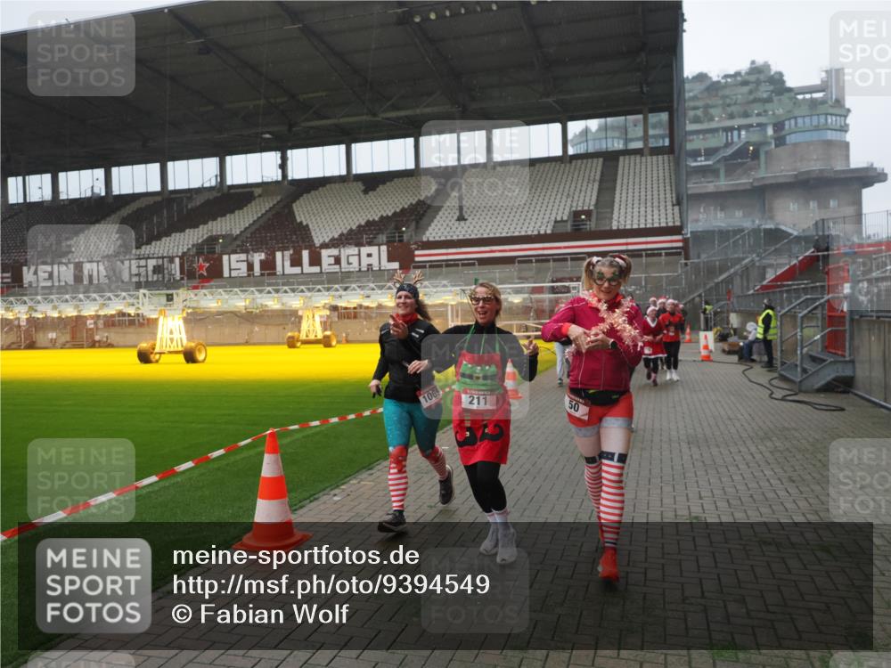 07.12.2025 - St. Pauli X-Mass-Run No. 15 Fabian Wolf http://msf.ph/oto/9394549 07.12.2025 10:25:43 Ziel 50, 129, 211, 369, 374, 387, 398, 404, 1069, 2041, 2104, 2106, 2149, 2191, 2215, 2680, 3742, 3779, 4162, 4164, 4202, 4372, 4373, 4501 meine-sportfotos.de