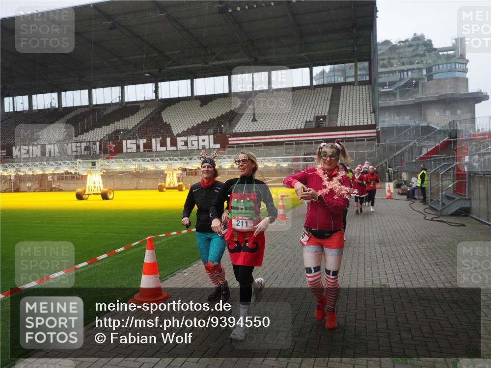 07.12.2025 - St. Pauli X-Mass-Run No. 15 Fabian Wolf http://msf.ph/oto/9394550 07.12.2025 10:25:43 Ziel 50, 129, 211, 369, 374, 387, 398, 404, 1069, 2041, 2104, 2106, 2149, 2191, 2215, 2680, 3742, 3779, 4162, 4164, 4202, 4372, 4373, 4501 meine-sportfotos.de