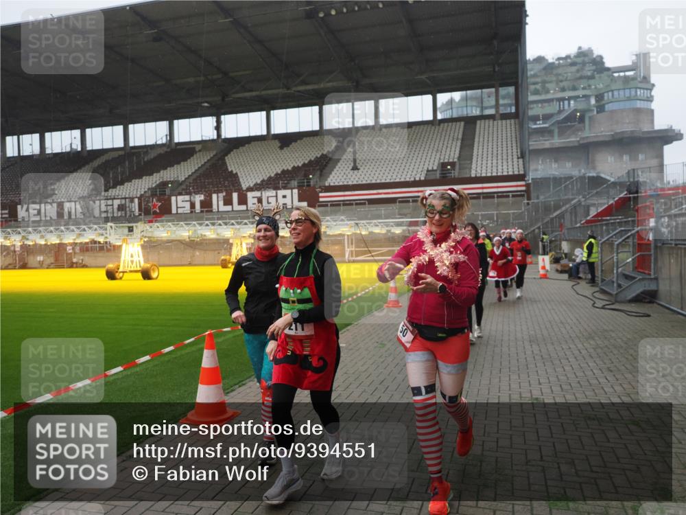 07.12.2025 - St. Pauli X-Mass-Run No. 15 Fabian Wolf http://msf.ph/oto/9394551 07.12.2025 10:25:43 Ziel 50, 129, 211, 369, 374, 387, 398, 404, 1069, 2041, 2104, 2106, 2149, 2191, 2215, 2680, 3742, 3779, 4162, 4164, 4202, 4372, 4373, 4501 meine-sportfotos.de