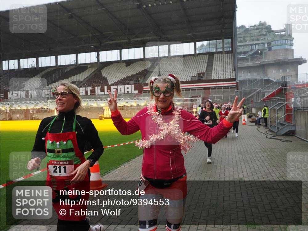 07.12.2025 - St. Pauli X-Mass-Run No. 15 Fabian Wolf http://msf.ph/oto/9394553 07.12.2025 10:25:44 Ziel 50, 129, 211, 369, 374, 387, 398, 404, 1069, 2041, 2104, 2106, 2149, 2191, 2215, 2680, 3742, 3779, 4162, 4164, 4202, 4372, 4373, 4501 meine-sportfotos.de