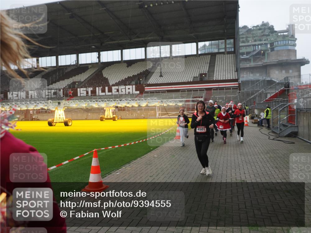 07.12.2025 - St. Pauli X-Mass-Run No. 15 Fabian Wolf http://msf.ph/oto/9394555 07.12.2025 10:25:44 Ziel 50, 129, 211, 369, 374, 387, 398, 404, 1069, 2041, 2104, 2106, 2149, 2191, 2215, 2680, 3742, 3779, 4162, 4164, 4202, 4372, 4373, 4501 meine-sportfotos.de
