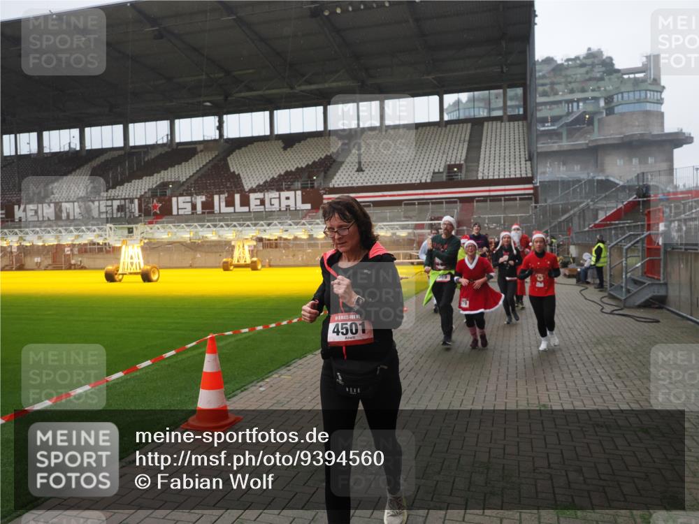 07.12.2025 - St. Pauli X-Mass-Run No. 15 Fabian Wolf http://msf.ph/oto/9394560 07.12.2025 10:25:46 Ziel 50, 129, 211, 369, 374, 387, 398, 404, 1069, 2041, 2104, 2106, 2149, 2191, 2215, 2680, 2896, 3742, 3779, 3910, 3918, 4162, 4164, 4202, 4300, 4301, 4372, 4373, 4501 meine-sportfotos.de