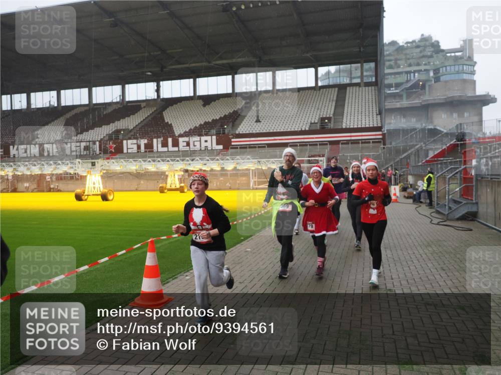 07.12.2025 - St. Pauli X-Mass-Run No. 15 Fabian Wolf http://msf.ph/oto/9394561 07.12.2025 10:25:46 Ziel 50, 129, 211, 369, 374, 387, 398, 404, 1069, 2041, 2104, 2106, 2149, 2191, 2215, 2680, 2896, 3742, 3779, 3910, 3918, 4162, 4164, 4202, 4300, 4301, 4372, 4373, 4501 meine-sportfotos.de