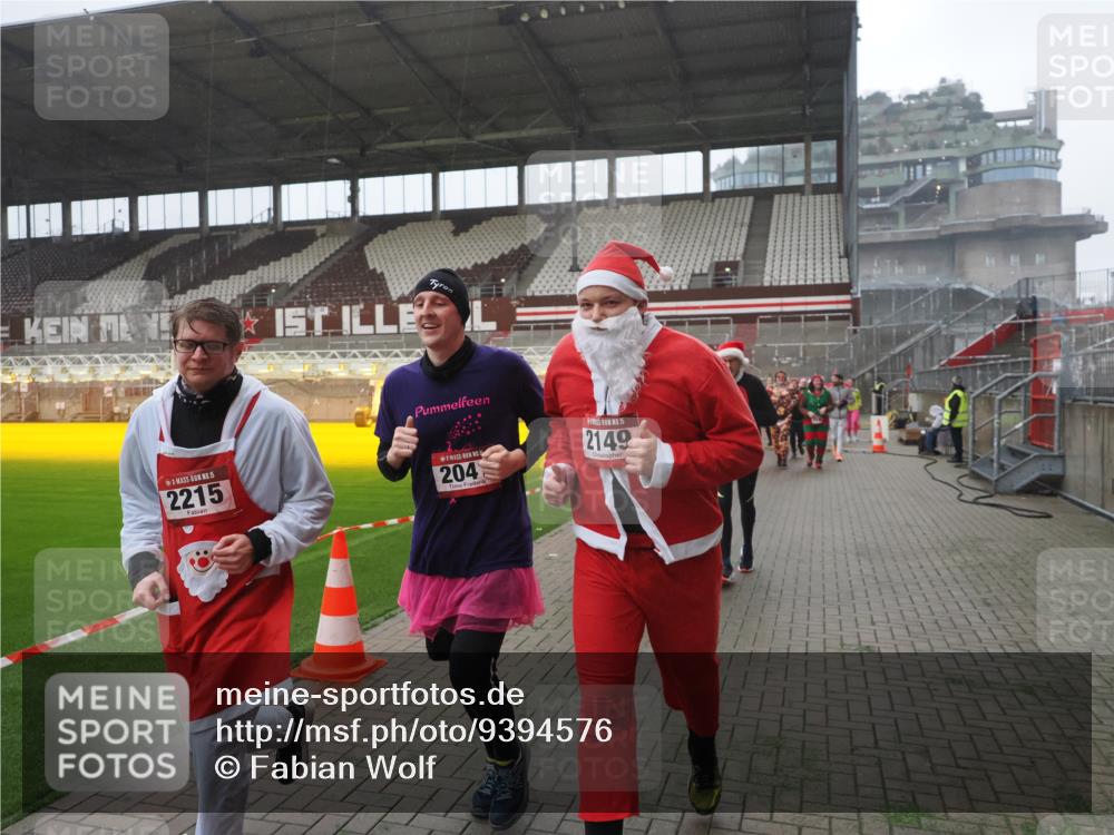 07.12.2025 - St. Pauli X-Mass-Run No. 15 Fabian Wolf http://msf.ph/oto/9394576 07.12.2025 10:25:49 Ziel 50, 129, 211, 369, 374, 387, 398, 404, 1069, 1227, 1538, 1581, 1586, 2041, 2104, 2106, 2149, 2191, 2215, 2896, 3742, 3779, 3910, 3918, 4162, 4164, 4202, 4300, 4301, 4501, 4775, 4782 meine-sportfotos.de
