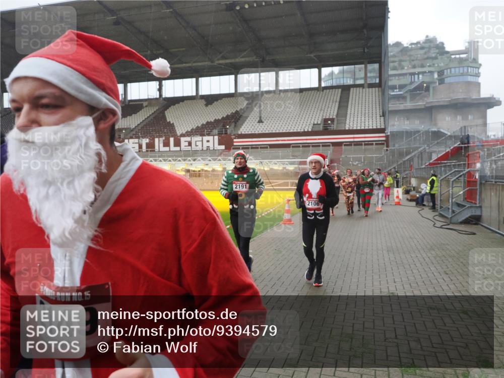07.12.2025 - St. Pauli X-Mass-Run No. 15 Fabian Wolf http://msf.ph/oto/9394579 07.12.2025 10:25:50 Ziel 50, 129, 211, 369, 374, 387, 398, 404, 1069, 1227, 1538, 1581, 1586, 2041, 2104, 2106, 2149, 2191, 2215, 2896, 3742, 3779, 3910, 3918, 4162, 4164, 4300, 4301, 4501, 4775, 4782 meine-sportfotos.de