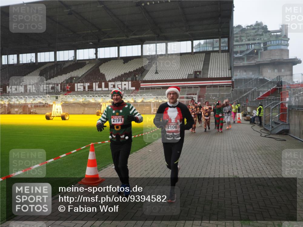07.12.2025 - St. Pauli X-Mass-Run No. 15 Fabian Wolf http://msf.ph/oto/9394582 07.12.2025 10:25:51 Ziel 50, 129, 211, 369, 374, 387, 398, 404, 1069, 1227, 1538, 1561, 1581, 1586, 2041, 2104, 2106, 2149, 2191, 2215, 2896, 3742, 3779, 3805, 3910, 3918, 4300, 4301, 4501, 4775, 4782 meine-sportfotos.de