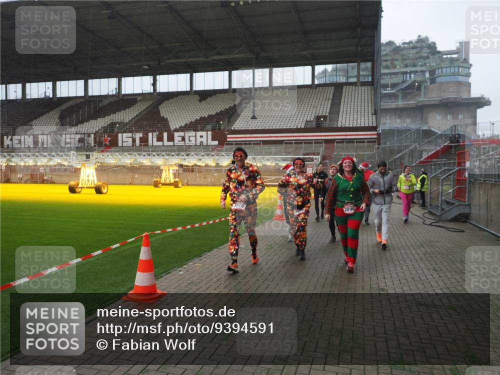 07.12.2025 - St. Pauli X-Mass-Run No. 15 Fabian Wolf http://msf.ph/oto/9394591 07.12.2025 10:25:54 Ziel 50, 211, 369, 374, 387, 398, 422, 1069, 1227, 1538, 1561, 1581, 1586, 2041, 2104, 2106, 2149, 2191, 2215, 2896, 3779, 3805, 3910, 3918, 4300, 4301, 4501, 4775, 4782 meine-sportfotos.de