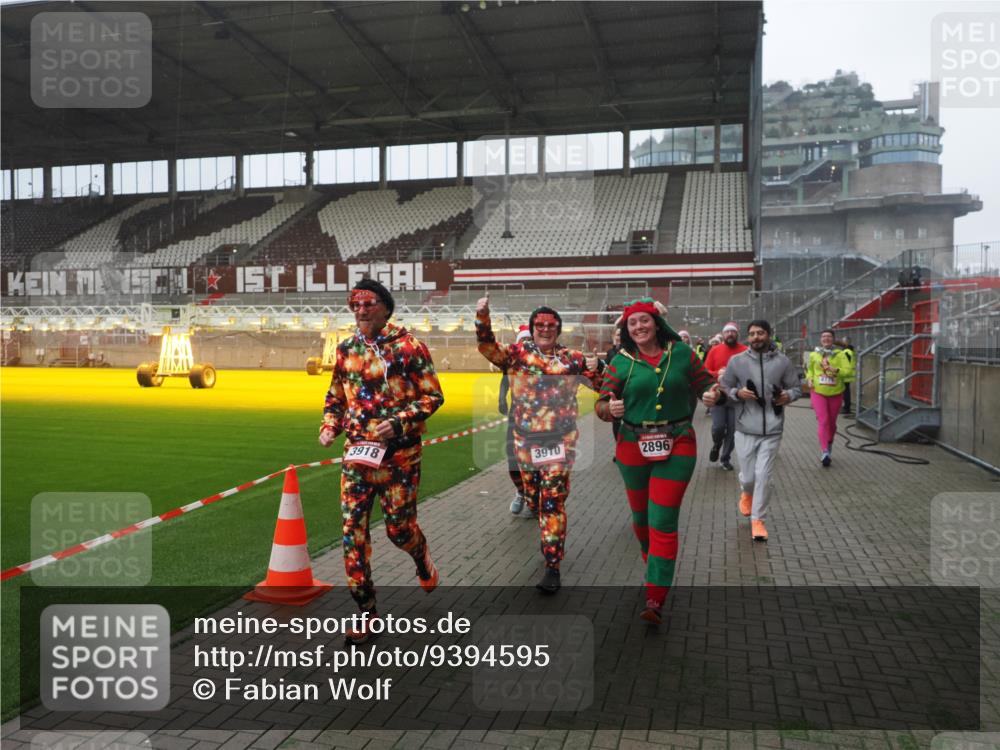 07.12.2025 - St. Pauli X-Mass-Run No. 15 Fabian Wolf http://msf.ph/oto/9394595 07.12.2025 10:25:54 Ziel 50, 211, 369, 374, 387, 398, 422, 1069, 1227, 1538, 1561, 1581, 1586, 2041, 2104, 2106, 2149, 2191, 2215, 2896, 3779, 3805, 3910, 3918, 4300, 4301, 4501, 4775, 4782 meine-sportfotos.de