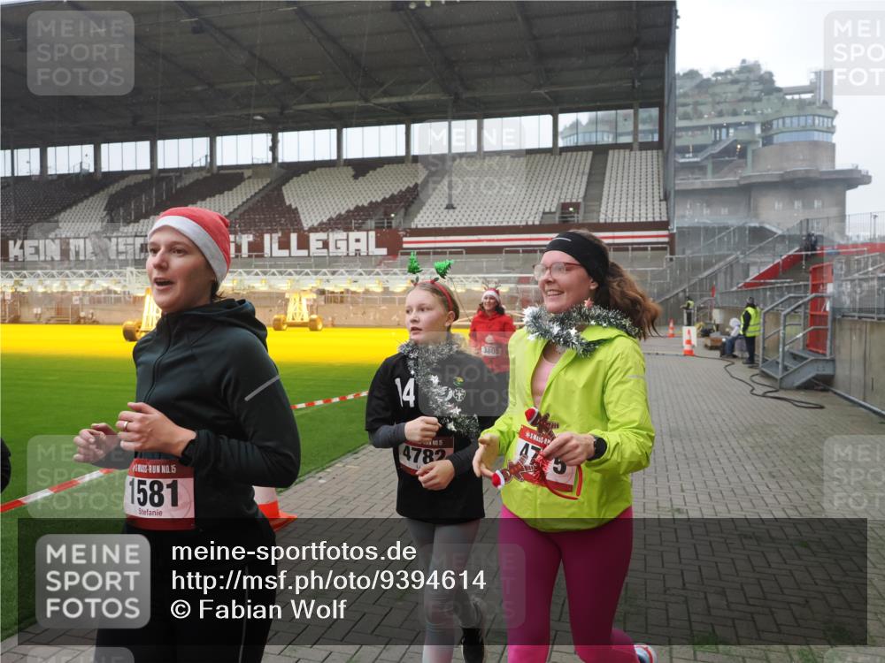 07.12.2025 - St. Pauli X-Mass-Run No. 15 Fabian Wolf http://msf.ph/oto/9394614 07.12.2025 10:25:58 Ziel 369, 374, 387, 398, 422, 1227, 1538, 1561, 1581, 1586, 2041, 2104, 2106, 2149, 2191, 2215, 2896, 3779, 3805, 3910, 3918, 4300, 4301, 4492, 4775, 4782 meine-sportfotos.de