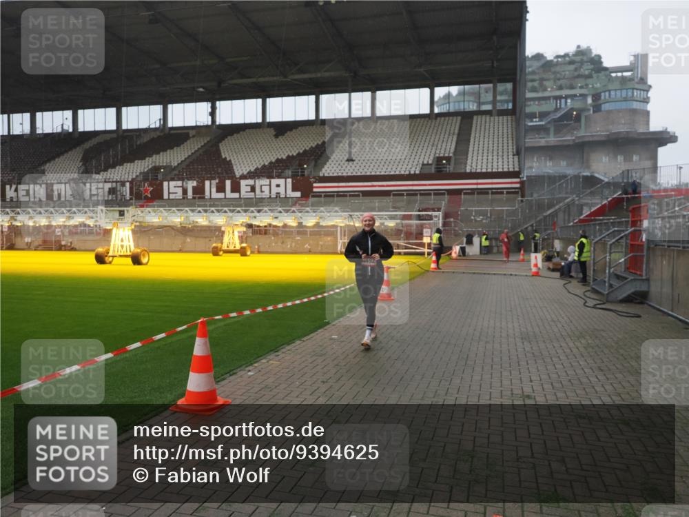 07.12.2025 - St. Pauli X-Mass-Run No. 15 Fabian Wolf http://msf.ph/oto/9394625 07.12.2025 10:26:02 Ziel 422, 1227, 1538, 1561, 1581, 1586, 2106, 2191, 2896, 3805, 3910, 3918, 4300, 4301, 4492, 4775, 4782 meine-sportfotos.de