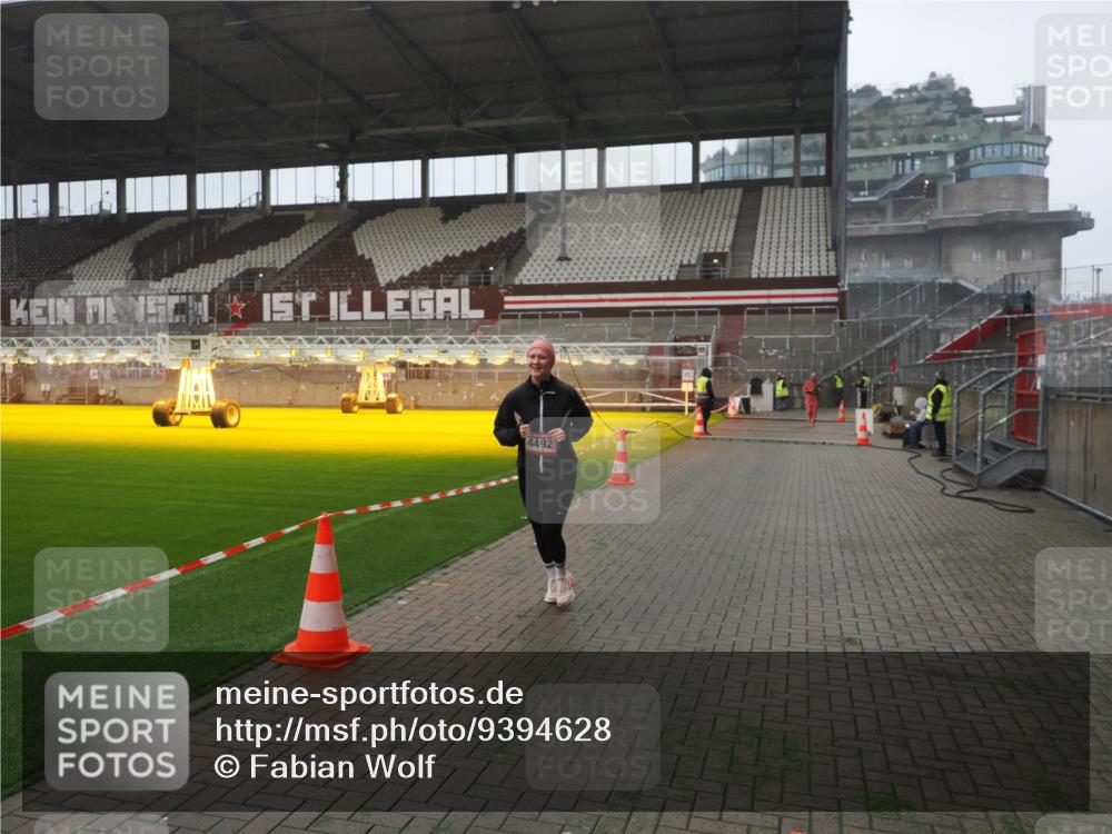 07.12.2025 - St. Pauli X-Mass-Run No. 15 Fabian Wolf http://msf.ph/oto/9394628 07.12.2025 10:26:02 Ziel 422, 1227, 1538, 1561, 1581, 1586, 2106, 2191, 2896, 3805, 3910, 3918, 4300, 4301, 4492, 4775, 4782 meine-sportfotos.de