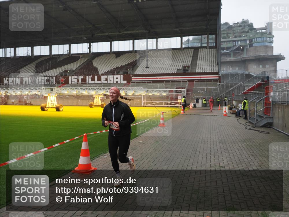 07.12.2025 - St. Pauli X-Mass-Run No. 15 Fabian Wolf http://msf.ph/oto/9394631 07.12.2025 10:26:03 Ziel 422, 1227, 1538, 1561, 1581, 1586, 2896, 3805, 3910, 3918, 4044, 4300, 4301, 4492, 4775, 4782 meine-sportfotos.de