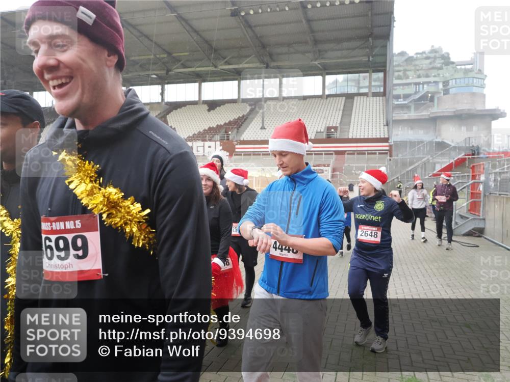 07.12.2025 - St. Pauli X-Mass-Run No. 15 Fabian Wolf http://msf.ph/oto/9394698 07.12.2025 10:26:31 Ziel 23, 28, 368, 1396, 1638, 1639, 2068, 2518, 2648, 2649, 2922, 3698, 3699, 4093, 4448, 4460, 4461, 4469, 4481, 4506, 4512, 4529, 4532, 4699, 4703, 4709, 5010 meine-sportfotos.de