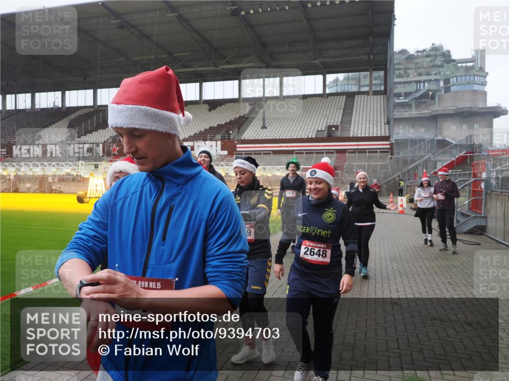 07.12.2025 - St. Pauli X-Mass-Run No. 15 Fabian Wolf http://msf.ph/oto/9394703 07.12.2025 10:26:33 Ziel 23, 28, 368, 1396, 1638, 1639, 2068, 2518, 2648, 2649, 2922, 3698, 3792, 4093, 4448, 4460, 4461, 4469, 4481, 4506, 4512, 4529, 4532, 4699, 4703, 4709, 5010 meine-sportfotos.de