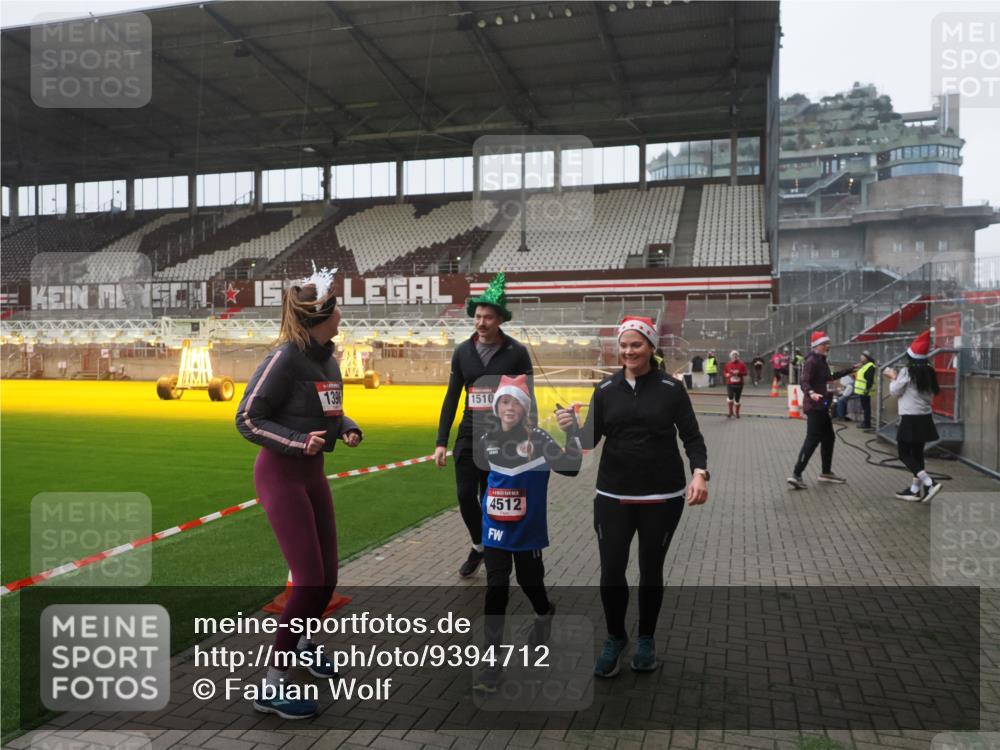 07.12.2025 - St. Pauli X-Mass-Run No. 15 Fabian Wolf http://msf.ph/oto/9394712 07.12.2025 10:26:35 Ziel 28, 1396, 1638, 2068, 2518, 2648, 2649, 3792, 4448, 4460, 4461, 4469, 4481, 4506, 4512, 4529, 4532, 4699, 4703, 4709, 5010 meine-sportfotos.de