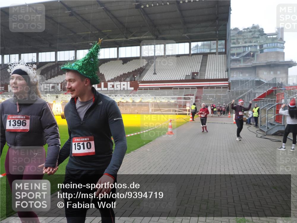 07.12.2025 - St. Pauli X-Mass-Run No. 15 Fabian Wolf http://msf.ph/oto/9394719 07.12.2025 10:26:37 Ziel 1396, 1638, 2068, 2518, 2648, 2649, 3792, 4448, 4481, 4506, 4512, 4699, 4703, 4709 meine-sportfotos.de