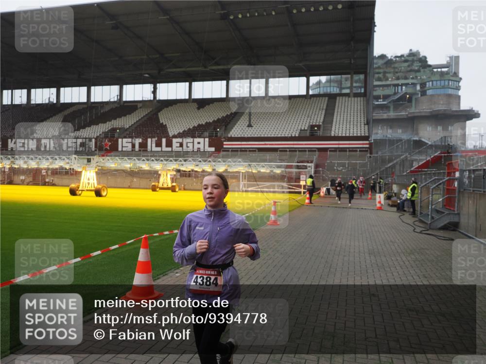 07.12.2025 - St. Pauli X-Mass-Run No. 15 Fabian Wolf http://msf.ph/oto/9394778 07.12.2025 10:26:54 Ziel 159, 3771, 3787, 3828, 4185, 4384, 4705 meine-sportfotos.de