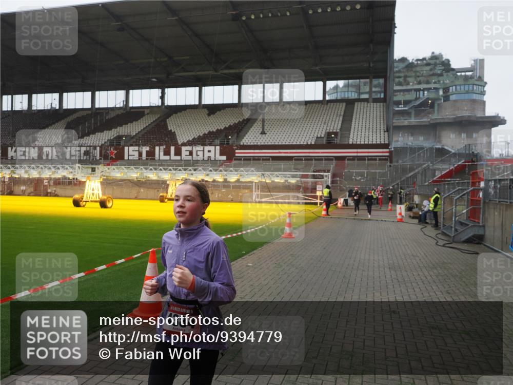 07.12.2025 - St. Pauli X-Mass-Run No. 15 Fabian Wolf http://msf.ph/oto/9394779 07.12.2025 10:26:54 Ziel 159, 3771, 3787, 3828, 4185, 4384, 4705 meine-sportfotos.de