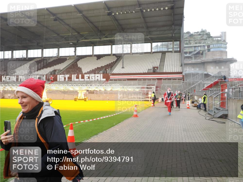 07.12.2025 - St. Pauli X-Mass-Run No. 15 Fabian Wolf http://msf.ph/oto/9394791 07.12.2025 10:27:02 Ziel 159, 1468, 1472, 3720, 3771, 3787, 4334, 4353, 4384 meine-sportfotos.de