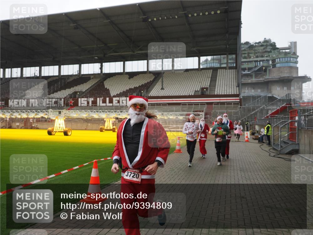 07.12.2025 - St. Pauli X-Mass-Run No. 15 Fabian Wolf http://msf.ph/oto/9394809 07.12.2025 10:27:06 Ziel 159, 1468, 1472, 1618, 3720, 4334, 4353, 4391, 4409, 4410 meine-sportfotos.de