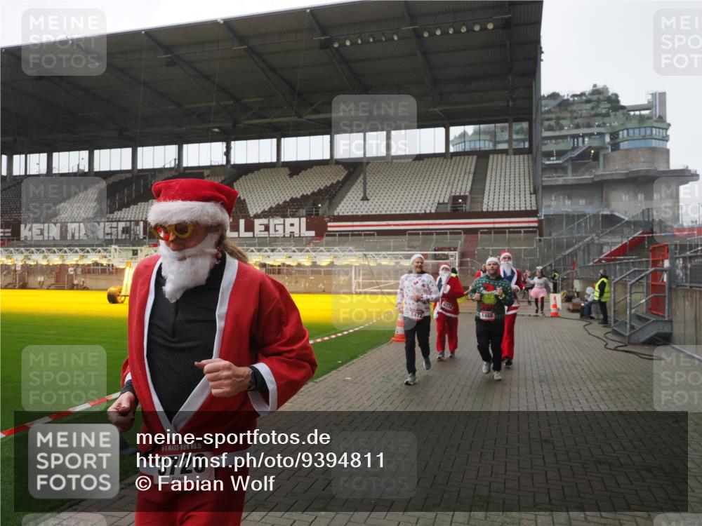 07.12.2025 - St. Pauli X-Mass-Run No. 15 Fabian Wolf http://msf.ph/oto/9394811 07.12.2025 10:27:06 Ziel 159, 1468, 1472, 1618, 3720, 4334, 4353, 4391, 4409, 4410 meine-sportfotos.de