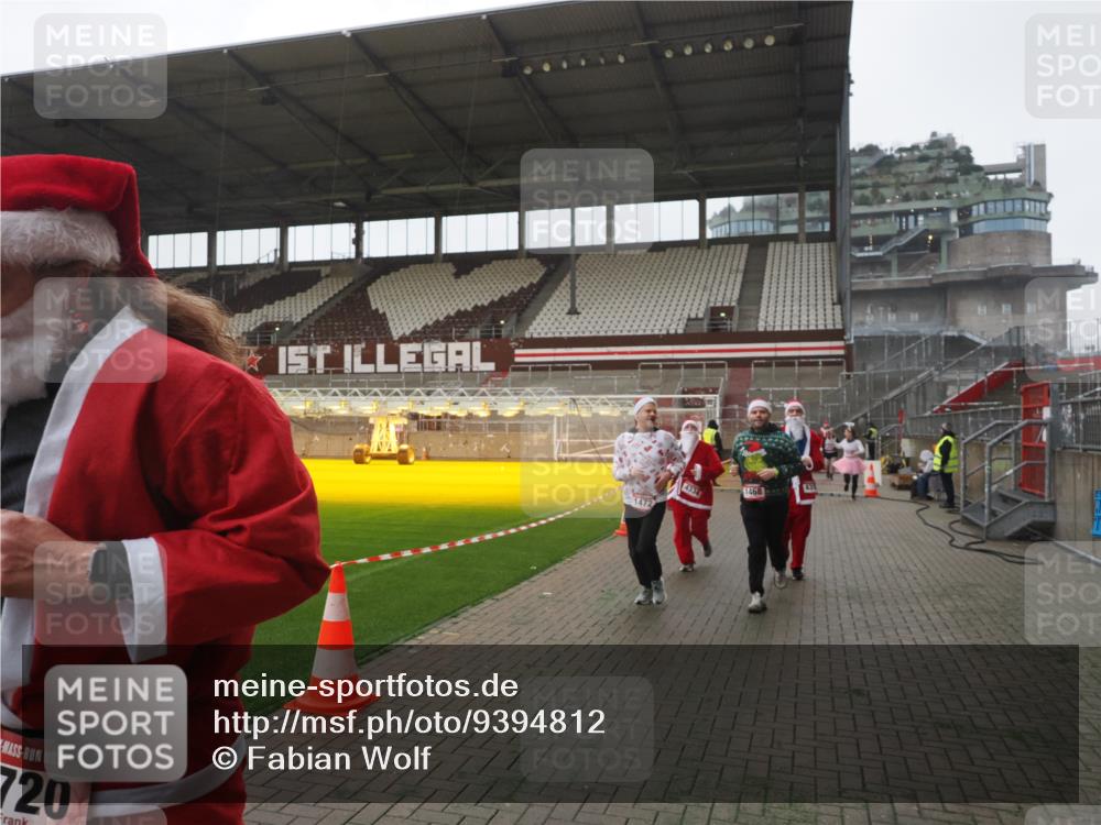 07.12.2025 - St. Pauli X-Mass-Run No. 15 Fabian Wolf http://msf.ph/oto/9394812 07.12.2025 10:27:06 Ziel 159, 1468, 1472, 1618, 3720, 4334, 4353, 4391, 4409, 4410 meine-sportfotos.de
