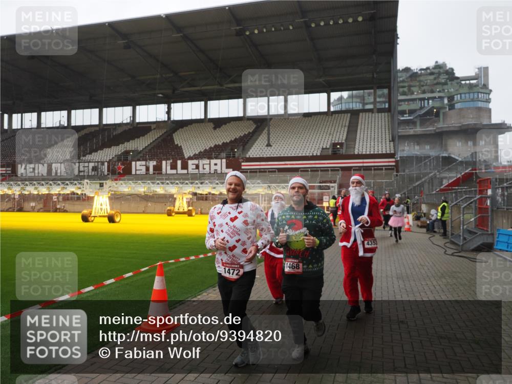 07.12.2025 - St. Pauli X-Mass-Run No. 15 Fabian Wolf http://msf.ph/oto/9394820 07.12.2025 10:27:08 Ziel 159, 1468, 1472, 1618, 3720, 4225, 4334, 4353, 4391, 4409, 4410 meine-sportfotos.de