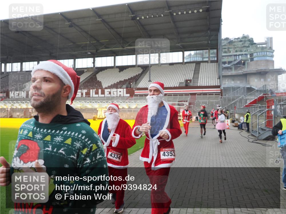 07.12.2025 - St. Pauli X-Mass-Run No. 15 Fabian Wolf http://msf.ph/oto/9394824 07.12.2025 10:27:09 Ziel 159, 1317, 1468, 1472, 1618, 3720, 4225, 4334, 4353, 4391, 4409, 4410 meine-sportfotos.de