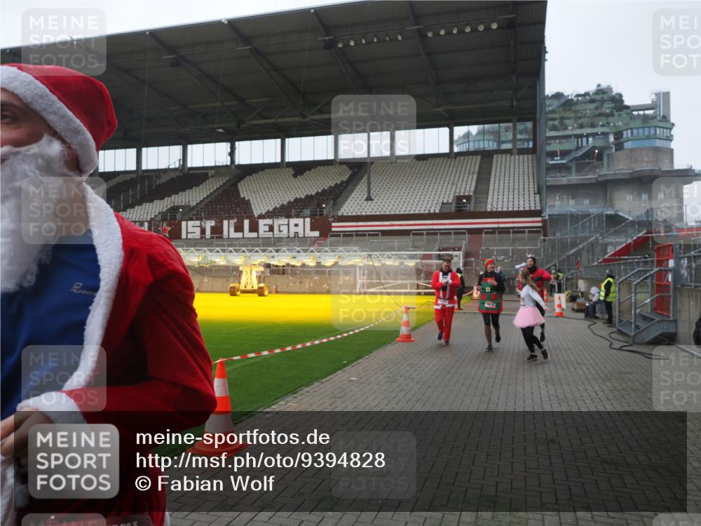 07.12.2025 - St. Pauli X-Mass-Run No. 15 Fabian Wolf http://msf.ph/oto/9394828 07.12.2025 10:27:10 Ziel 159, 1312, 1317, 1468, 1472, 1618, 3720, 4225, 4334, 4353, 4391, 4409, 4410 meine-sportfotos.de