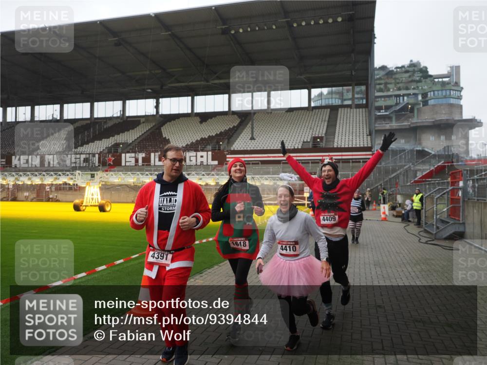 07.12.2025 - St. Pauli X-Mass-Run No. 15 Fabian Wolf http://msf.ph/oto/9394844 07.12.2025 10:27:13 Ziel 159, 1312, 1317, 1468, 1472, 1618, 3720, 4225, 4334, 4353, 4391, 4409, 4410 meine-sportfotos.de