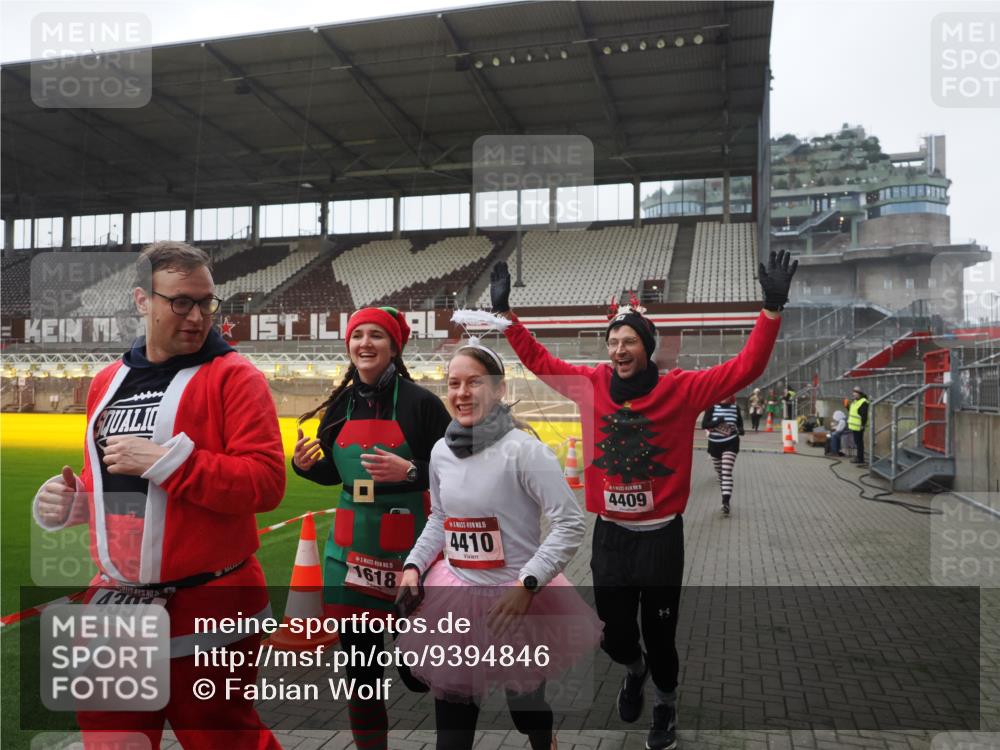 07.12.2025 - St. Pauli X-Mass-Run No. 15 Fabian Wolf http://msf.ph/oto/9394846 07.12.2025 10:27:14 Ziel 159, 1312, 1317, 1468, 1472, 1618, 3720, 4225, 4334, 4353, 4391, 4409, 4410 meine-sportfotos.de