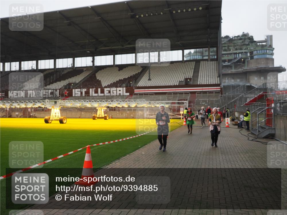 07.12.2025 - St. Pauli X-Mass-Run No. 15 Fabian Wolf http://msf.ph/oto/9394885 07.12.2025 10:27:24 Ziel 1312, 1317, 1618, 3571, 3714, 3715, 3722, 3723, 3793, 4225, 4391, 4409, 4410, 4435 meine-sportfotos.de