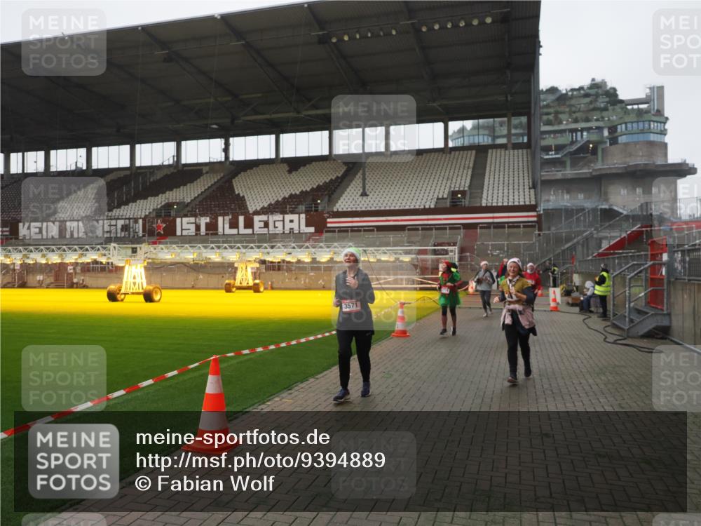07.12.2025 - St. Pauli X-Mass-Run No. 15 Fabian Wolf http://msf.ph/oto/9394889 07.12.2025 10:27:24 Ziel 1312, 1317, 1618, 3571, 3714, 3715, 3722, 3723, 3793, 4225, 4391, 4409, 4410, 4435 meine-sportfotos.de