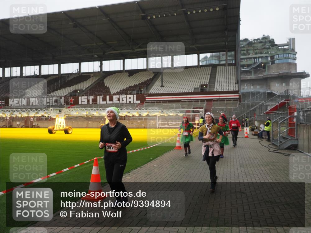 07.12.2025 - St. Pauli X-Mass-Run No. 15 Fabian Wolf http://msf.ph/oto/9394894 07.12.2025 10:27:25 Ziel 1312, 1317, 1618, 3571, 3714, 3715, 3722, 3723, 3793, 4225, 4391, 4409, 4410, 4435 meine-sportfotos.de