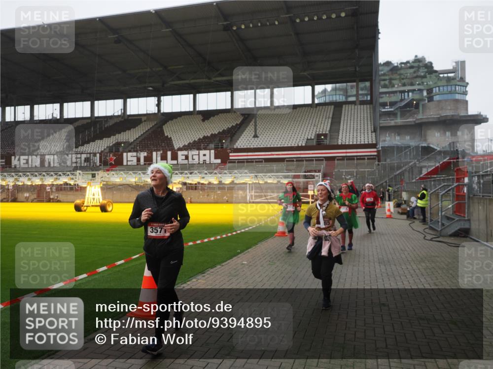 07.12.2025 - St. Pauli X-Mass-Run No. 15 Fabian Wolf http://msf.ph/oto/9394895 07.12.2025 10:27:25 Ziel 1312, 1317, 1618, 3571, 3714, 3715, 3722, 3723, 3793, 4225, 4391, 4409, 4410, 4435 meine-sportfotos.de