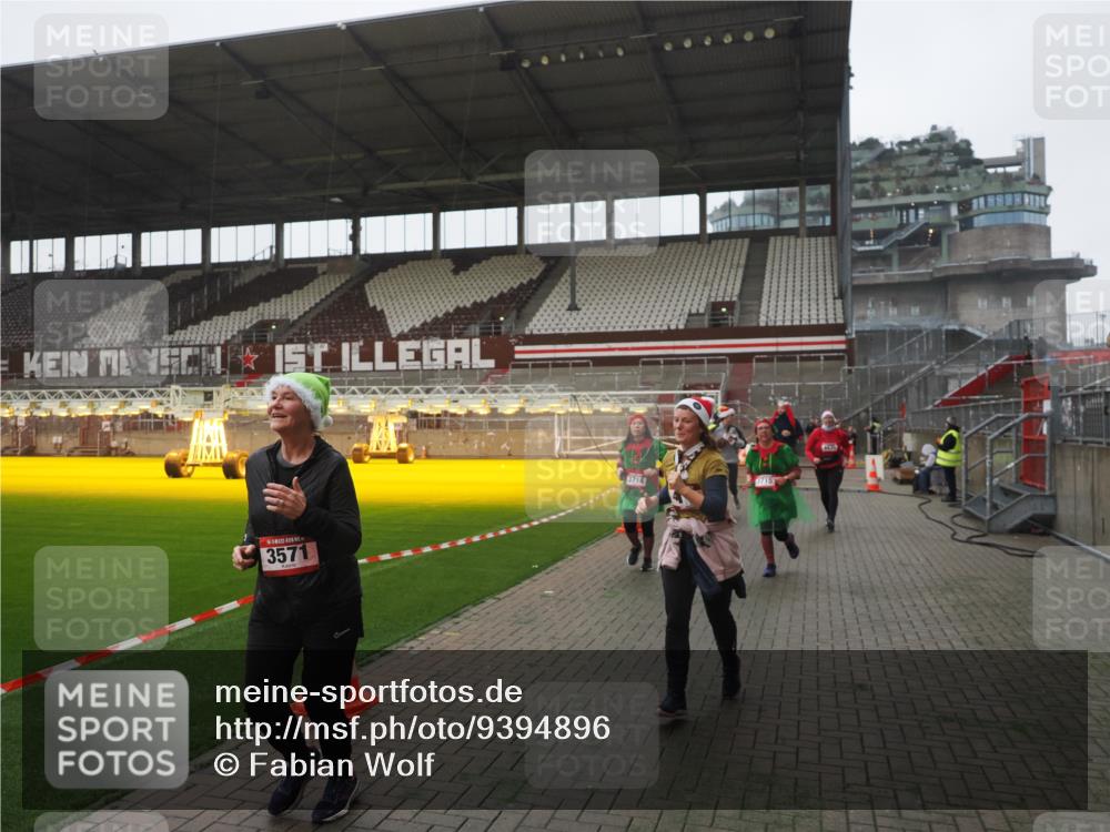 07.12.2025 - St. Pauli X-Mass-Run No. 15 Fabian Wolf http://msf.ph/oto/9394896 07.12.2025 10:27:26 Ziel 1312, 1317, 3571, 3714, 3715, 3722, 3723, 3793, 4225, 4409, 4435 meine-sportfotos.de