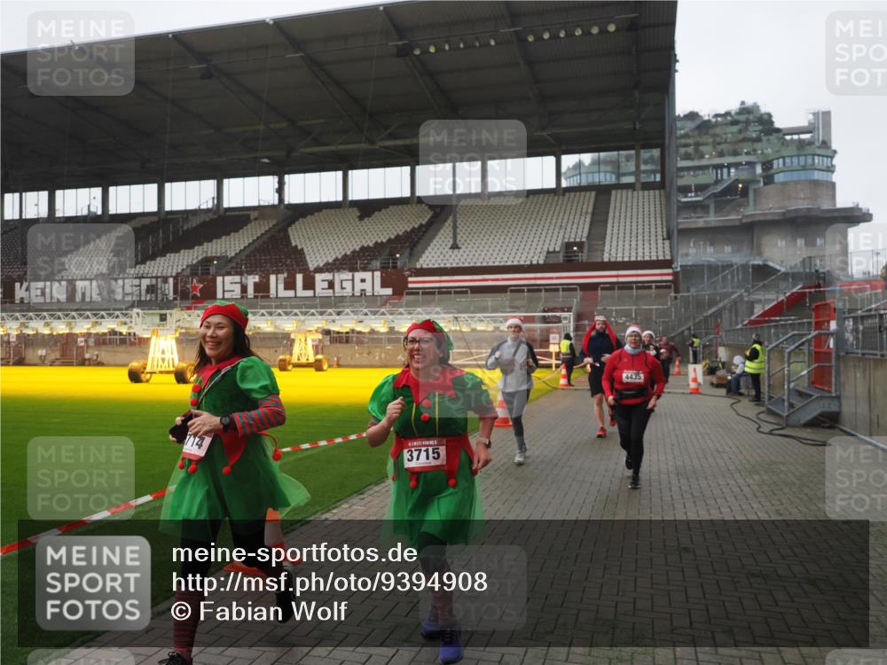 07.12.2025 - St. Pauli X-Mass-Run No. 15 Fabian Wolf http://msf.ph/oto/9394908 07.12.2025 10:27:28 Ziel 1312, 1317, 2677, 3571, 3706, 3707, 3714, 3715, 3722, 3723, 3793, 4435 meine-sportfotos.de