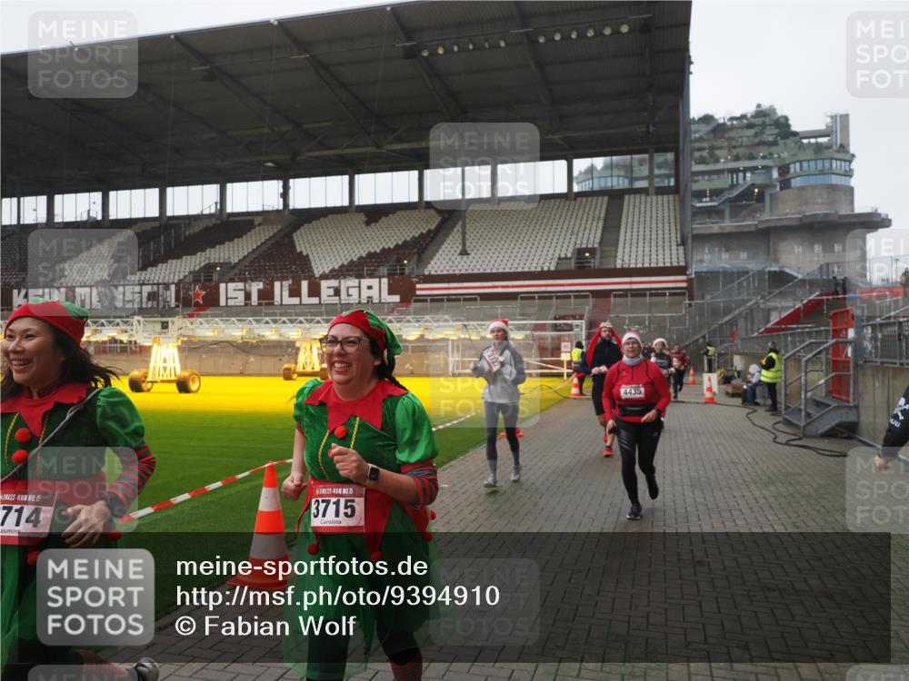 07.12.2025 - St. Pauli X-Mass-Run No. 15 Fabian Wolf http://msf.ph/oto/9394910 07.12.2025 10:27:28 Ziel 1312, 1317, 2677, 3571, 3706, 3707, 3714, 3715, 3722, 3723, 3793, 4435 meine-sportfotos.de