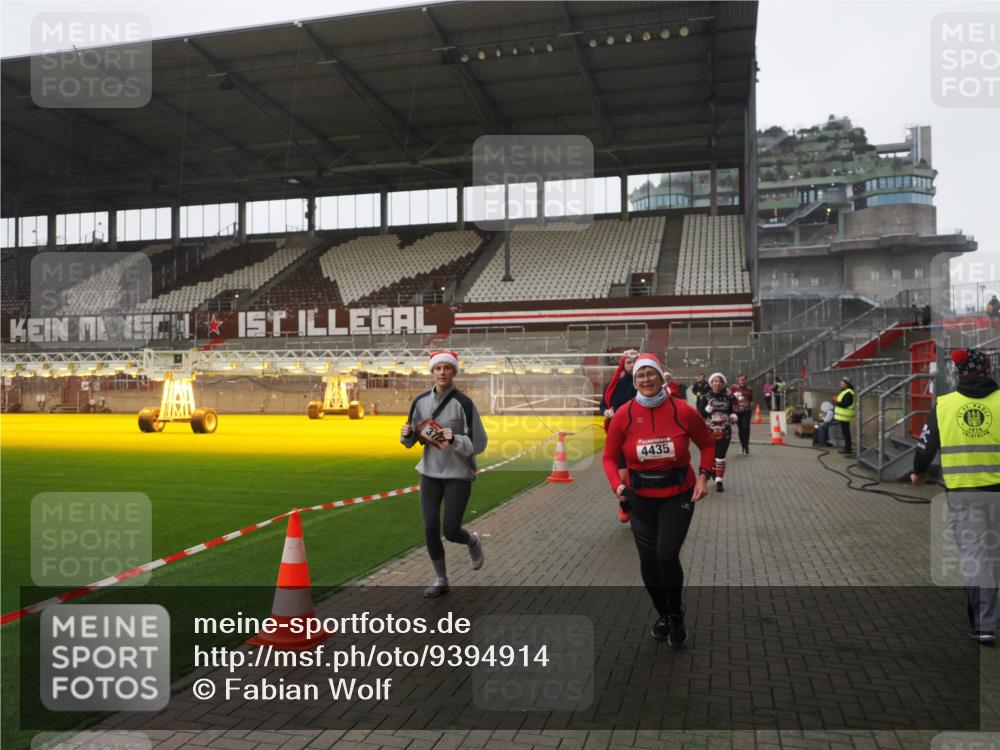 07.12.2025 - St. Pauli X-Mass-Run No. 15 Fabian Wolf http://msf.ph/oto/9394914 07.12.2025 10:27:29 Ziel 1312, 1317, 2677, 3154, 3571, 3706, 3707, 3714, 3715, 3722, 3723, 3793, 4435 meine-sportfotos.de